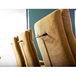 Eleganckie krzesło tapicerowane Berry Brego czarny stelaż/curry