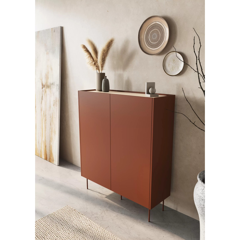 Komoda wysoka Desin z szufladami Meble Bogart ceramic red/dąb