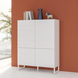 Biała komoda Bretania BQTK422 na nóżkach – praktyczna i stylowa