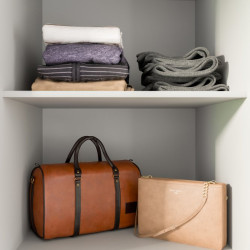 Szafa z lustrem Helen 180 cm do sypialni - biały/dąb sonoma